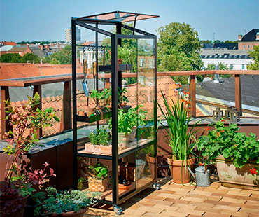 Free Standing Greenhouse Display Cabinet